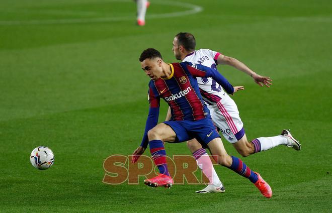 Sergiño Dest en el partido de LaLiga entre el FC Barcelona y el Valladolid disputado en el Camp Nou.