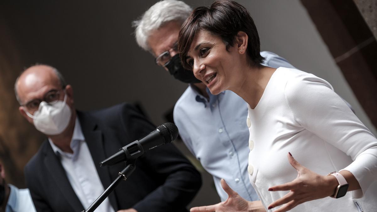 La ministra de Política Territorial, Isabel Rodríguez, durante su visita a La Palma.