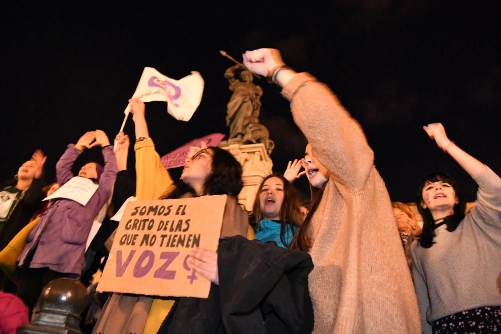33.000 mujeres y hombres secundan las manifestaciones feministas en A Coruña