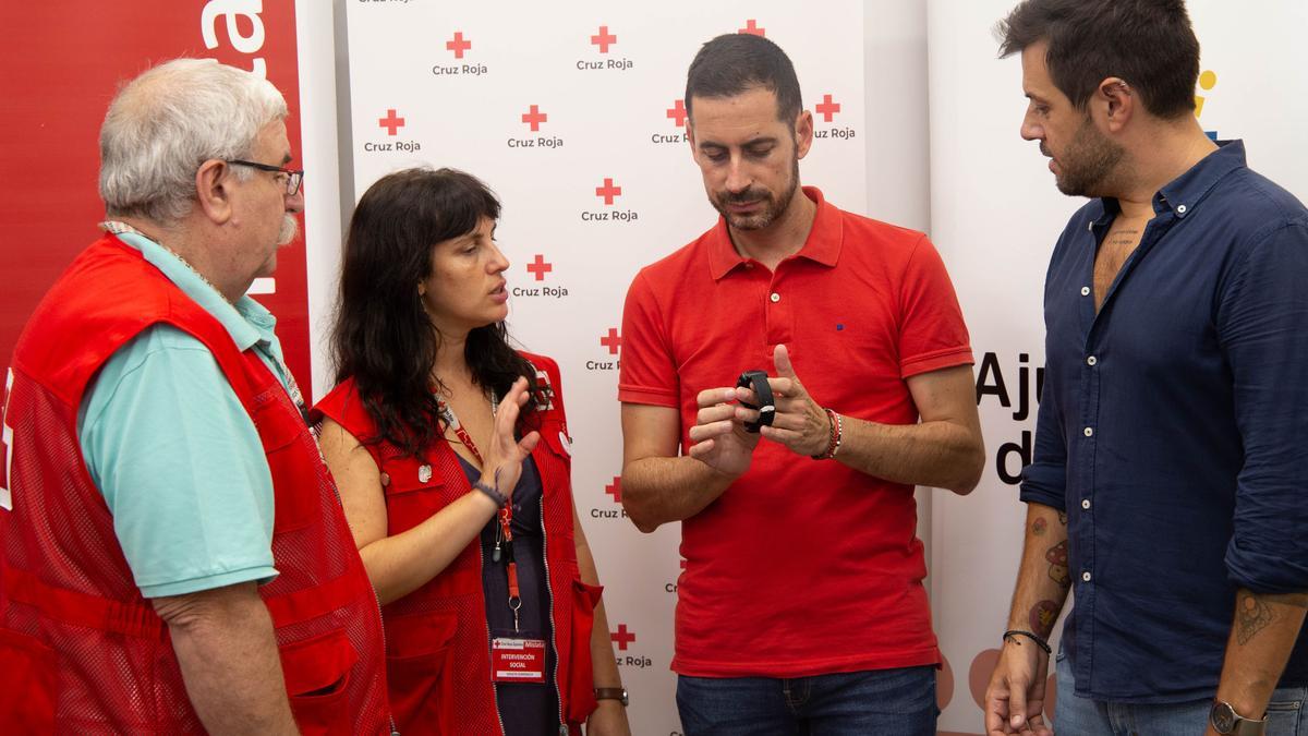 Bielsa y Moreno, con responsables de de Cruz Roja