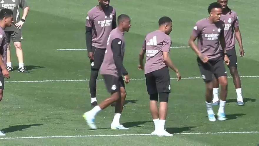 Asencio, Courtois y Rodrygo, únicas bajas en la sesión de Arbeloa antes del Alavés