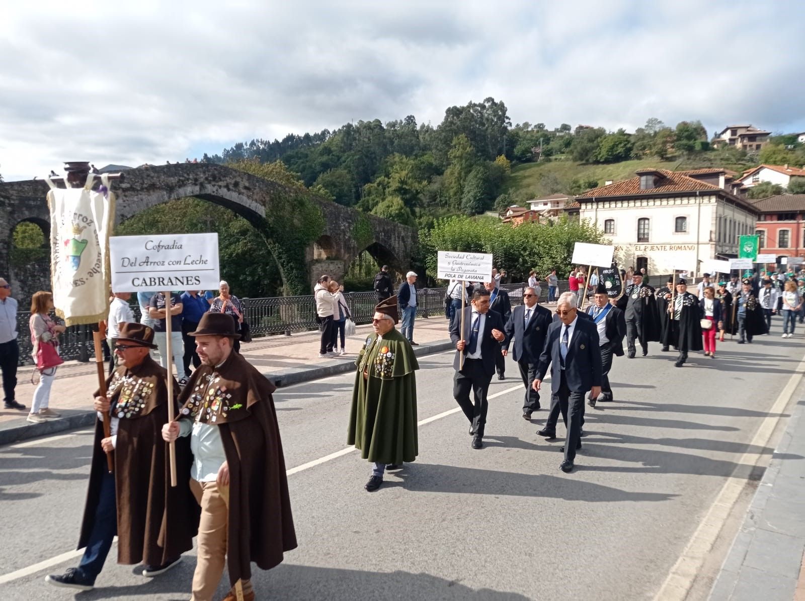 El VII Capítulo de la Cofradía del Queso Gamonéu convierte Cangas de
