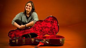 Madeleine Peyroux canta en acústic el tema ’Changing all those changes’.