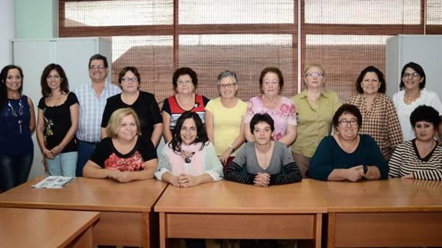 Carlet imparte un  curso a cuidadoras