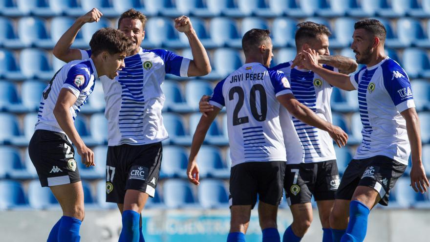 Los jugadores del Hércules celebran el segundo tanto, el logrado por Abde frente al Orihuela.