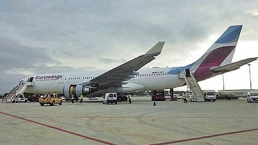 Un avión de la compañía alemana Eurowings, en el aeropuerto de Palma.