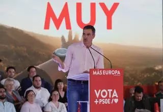 EN IMÁGENES: la comparecencia de Pedro Sánchez en Gijón