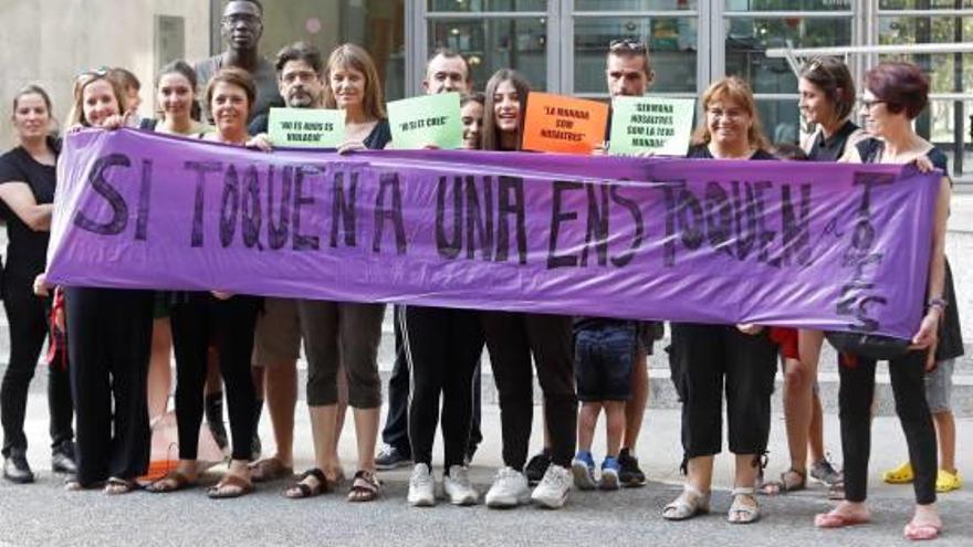 Girona Dones vestides de negre contra les agressions als Sanfermines