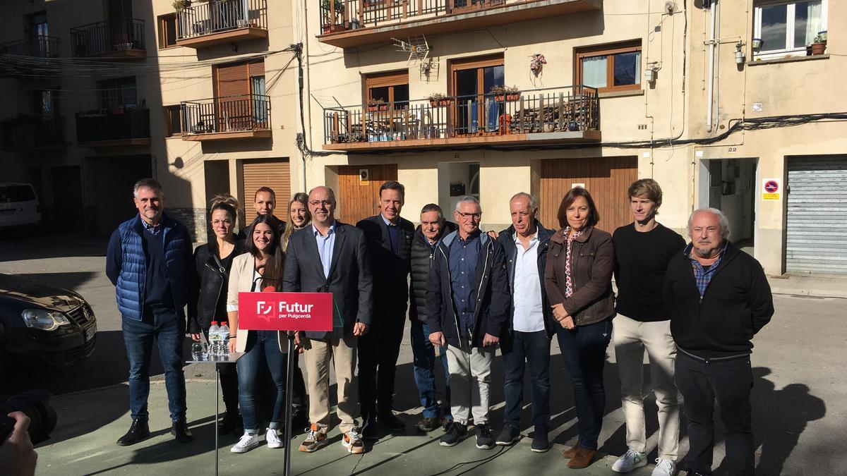 L’equip de «Futur per Puigcerdà» aquest dijous a la Colònia Simón