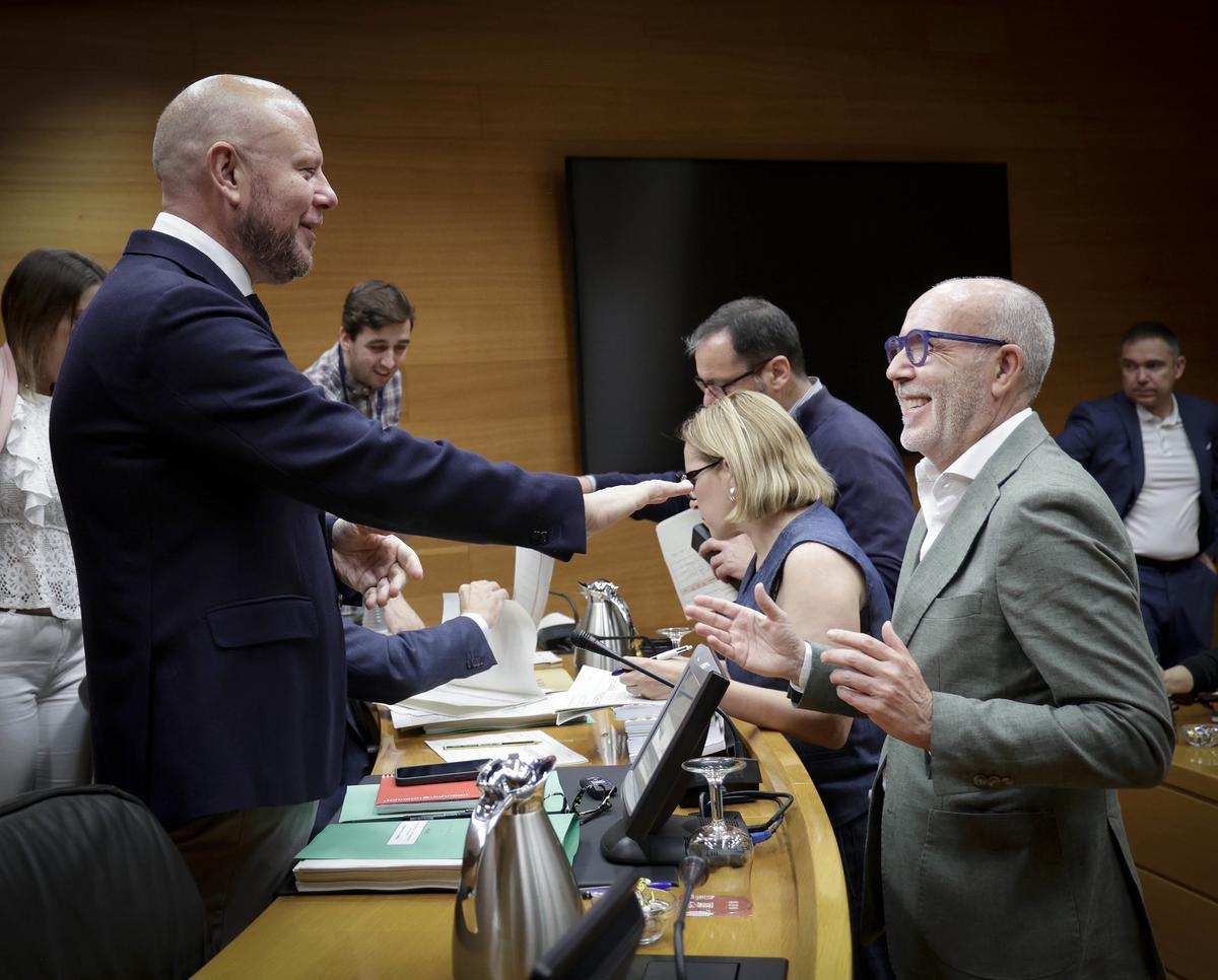 Momentos previos al debate en la Comisión de Hacienda, este jueves, en las Corts.