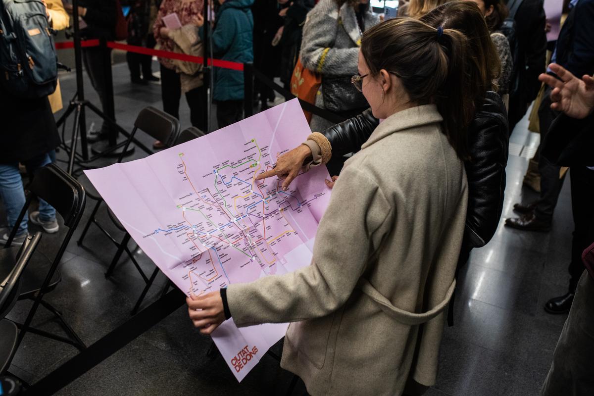 “Barcelona, una ciutat de Dones”, la campaña municipal en el metro que conmemora el Dia Internacional de la Mujer