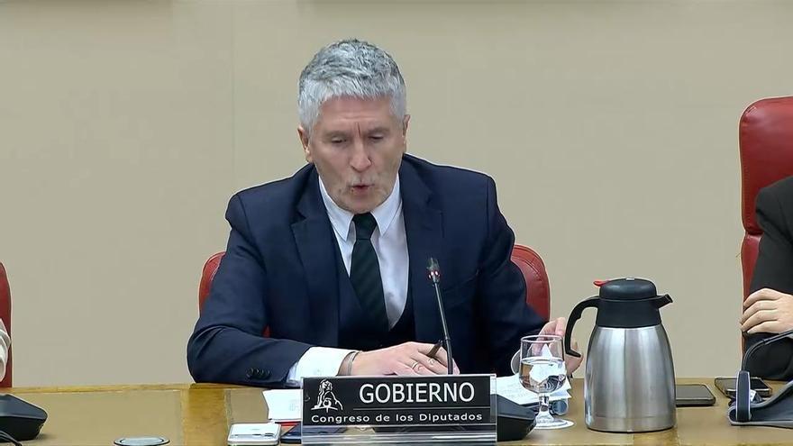 Marlaska defiende las balizas V16 como medida de seguridad vial "rigurosa y responsable"