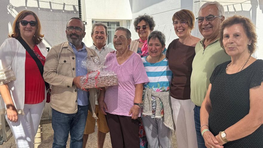 Miguel Ángel Morales visita Pescueza, donde ha participado en una actividad intergeneracional en la Residencia de Mayores