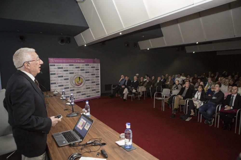 Semana de la Ciencia: El catedrático Pedro García Barreno analiza la medicina en la era digital