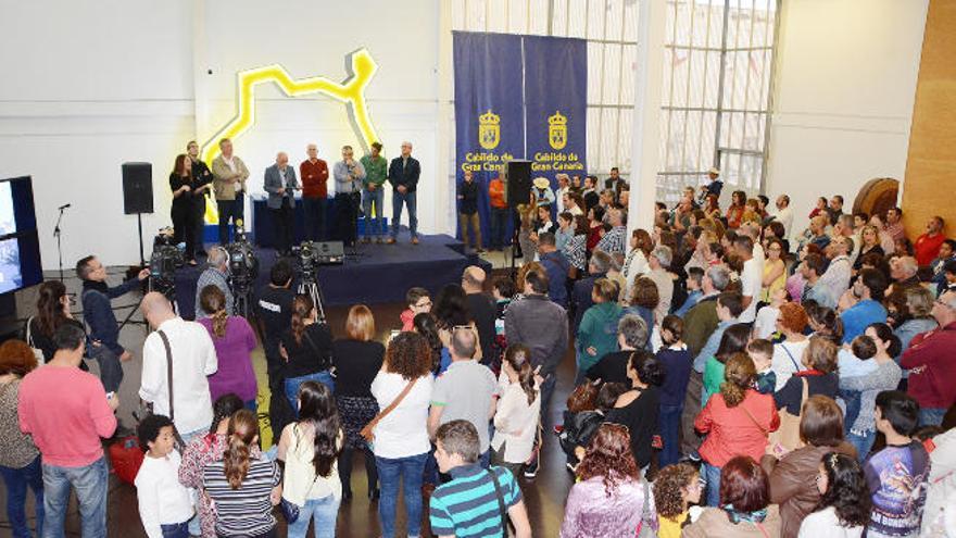 Antonio Morales preside la presentación del libro ayer en la Casa Palacio.