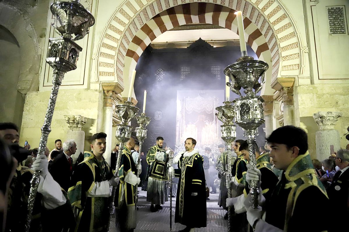 Triunfal regreso de la Paz y Esperanza a Capuchinos