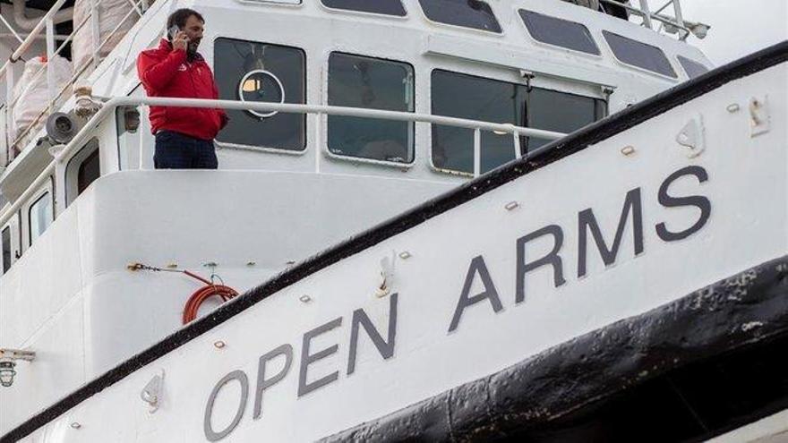 El Open Arms lleva 4 días fondeado fuera del puerto de Lesbos esperando atraque