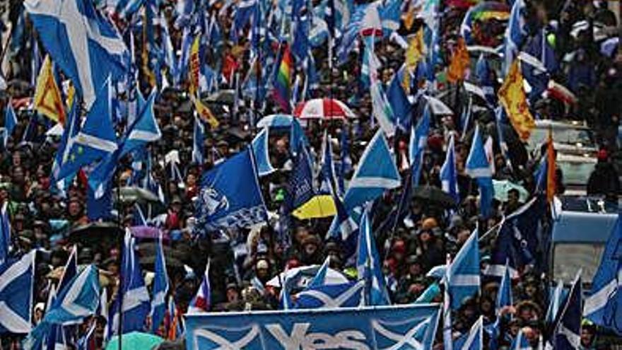 Manifestants al centre de Glasgow durant la protesta.