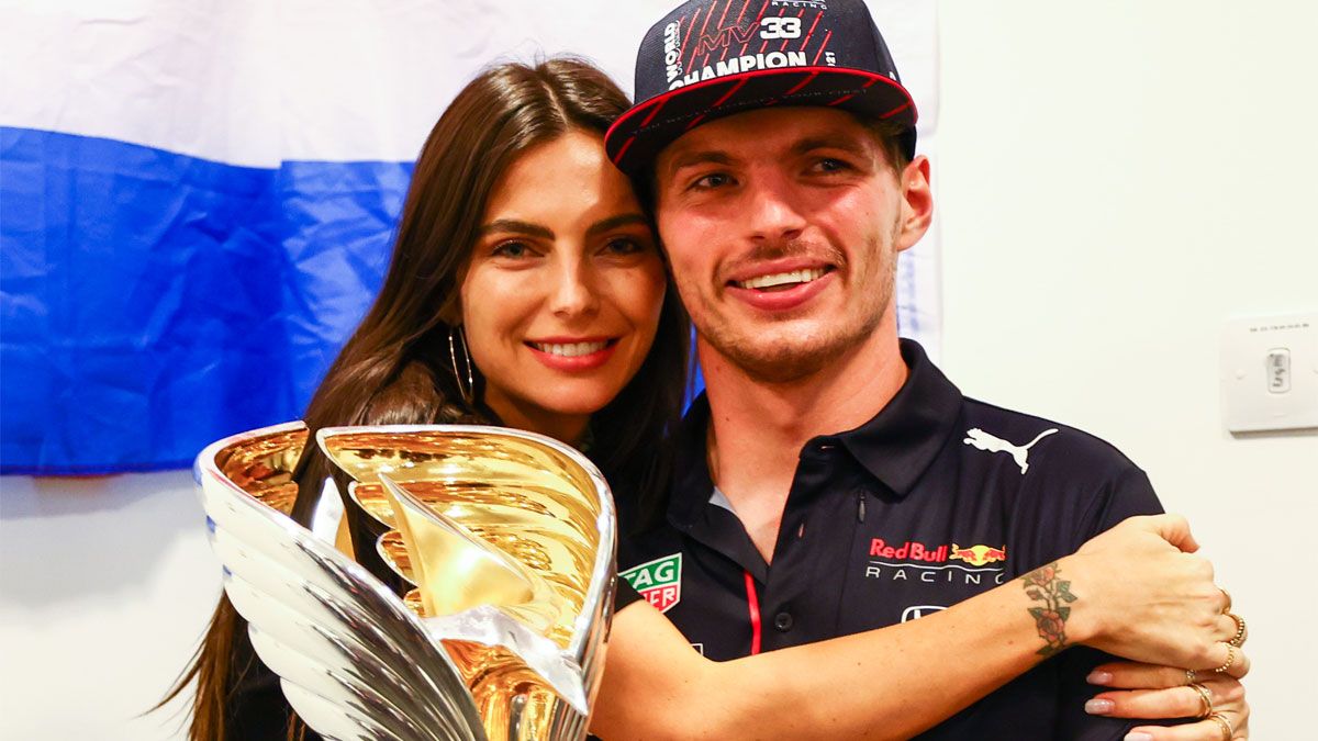 Kelly y Max , con el trofeo