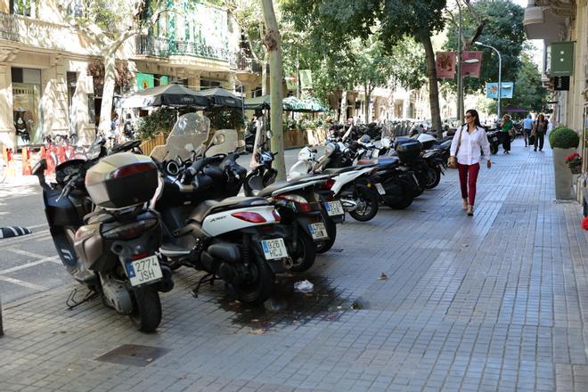 Barcelona donarà ajudes de 600 euros per comprar motos elèctriques si es desballesten les de combustió