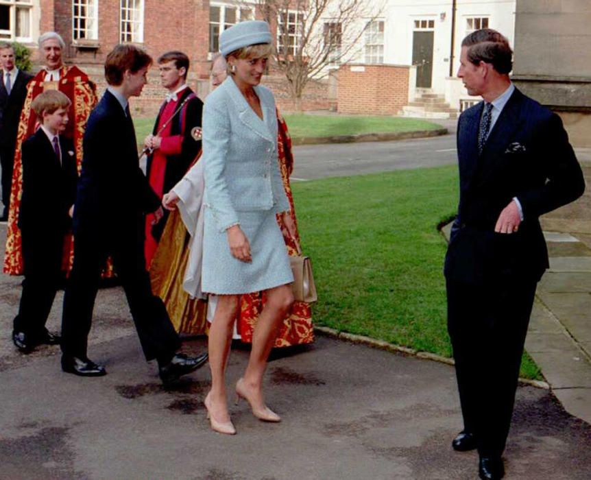 Lady Di llega al Royal Albert Hall, Londres, para una actuación de gala de Swan Lake por el Ballet Nacional Inglés, el 3 de junio de 1997, poco más de dos meses antes de su muerte