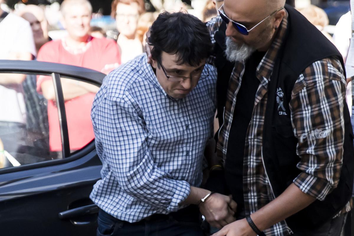 La llegada de José Luis Abet al juzgado de Caldas tras cometer el crimen, en septiembre de 2019.