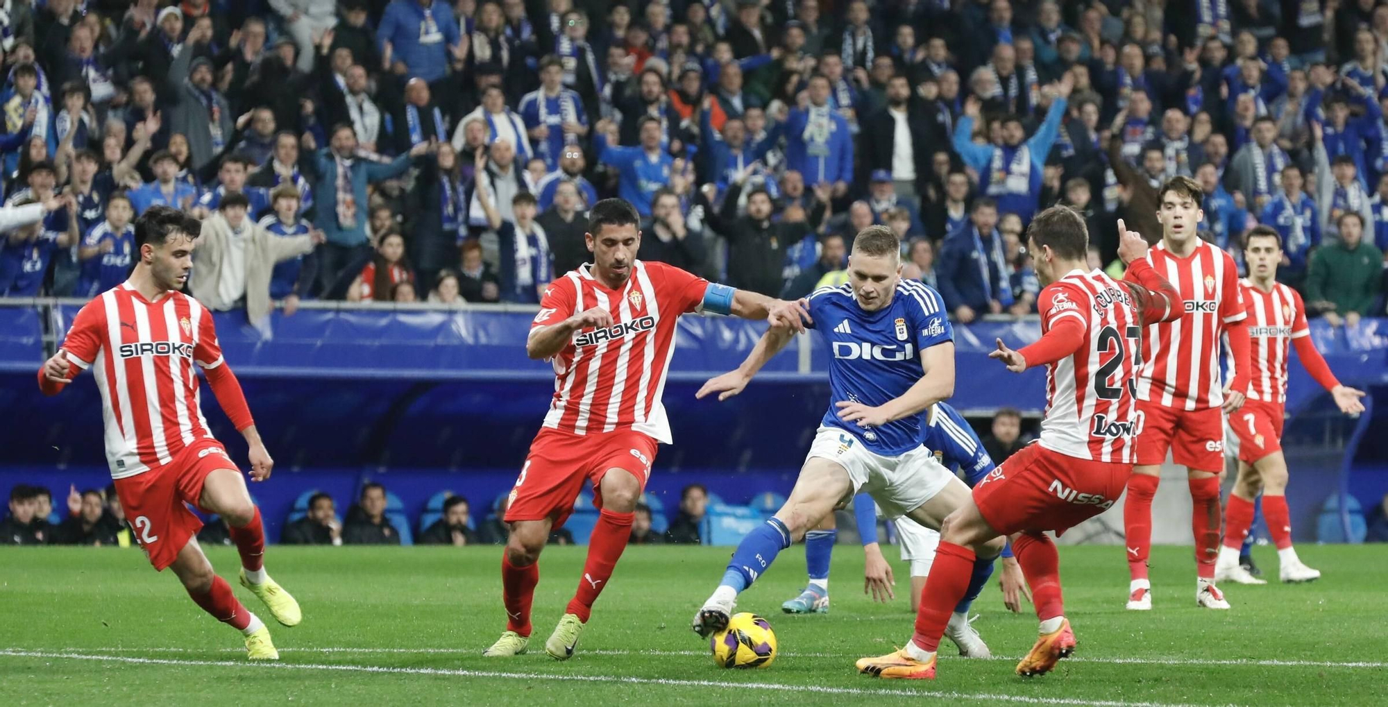 Así fue el derbi asturiano: todas las fotos del encuentro entre el Oviedo y el Sporting en el Tartiere