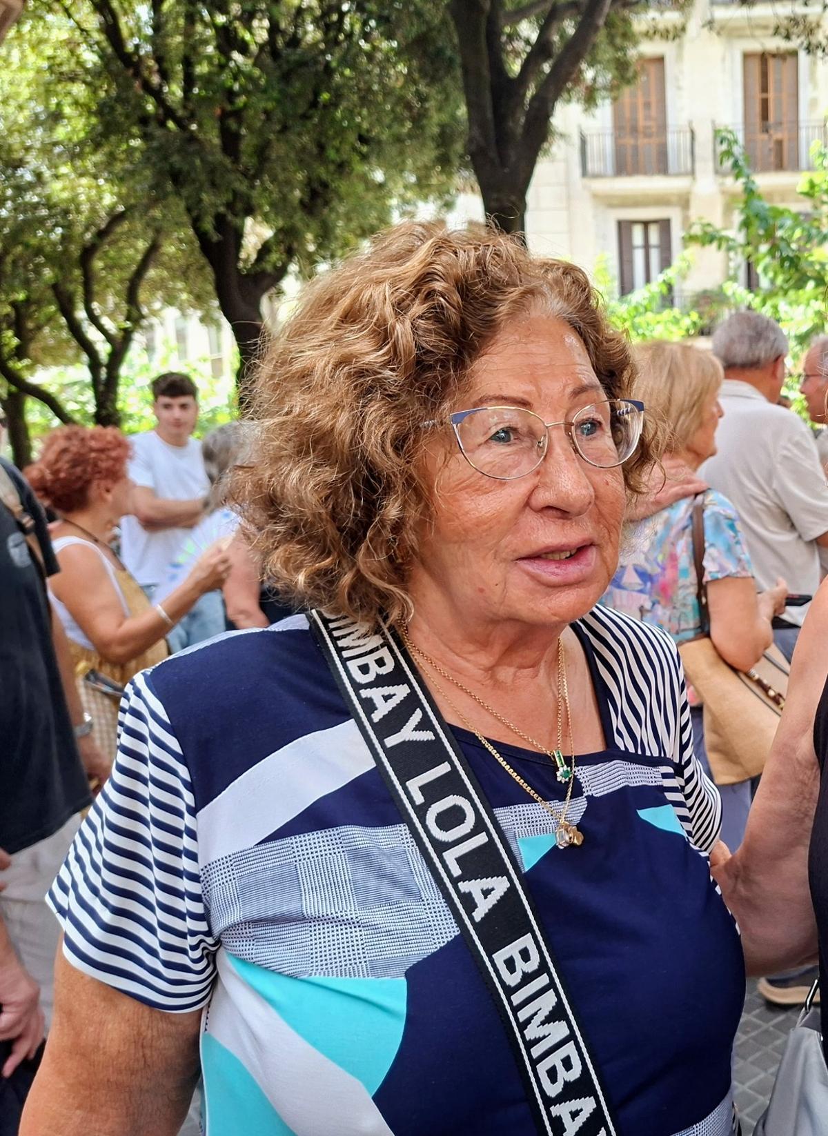 Isabel Cayuela, filla de Josep Cayuela Cayuela, un dels homenatats a l'escultura de Sellarès