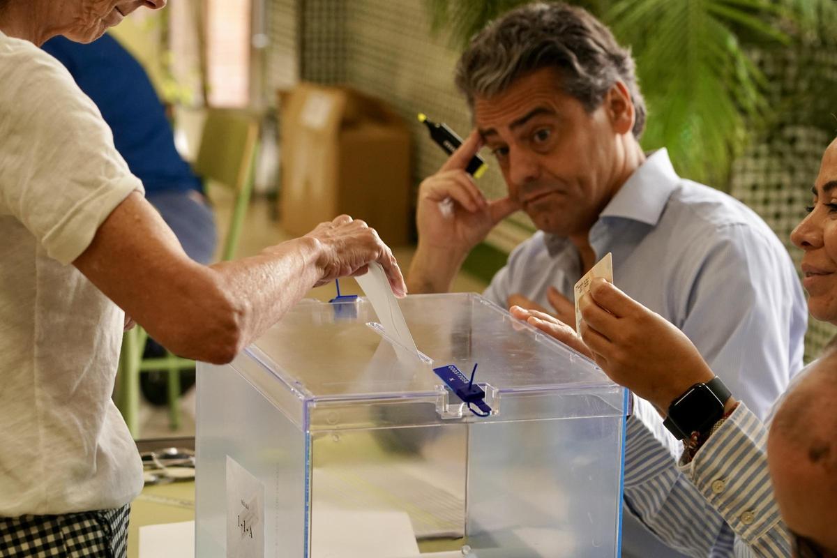 Varios integrantes de una mesa electoral, durante las últimas elecciones.