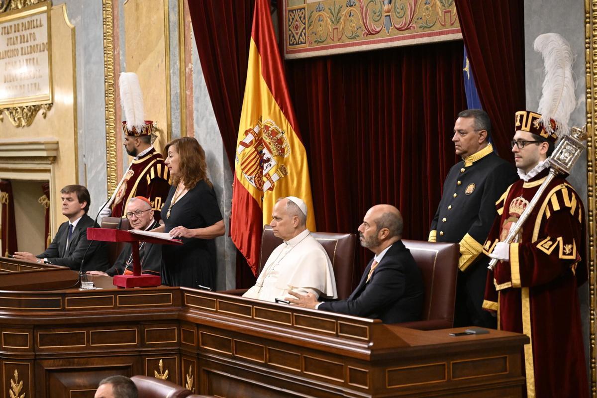 Francina Armengol recibe al papa León XIV en el Congreso de los Diputados