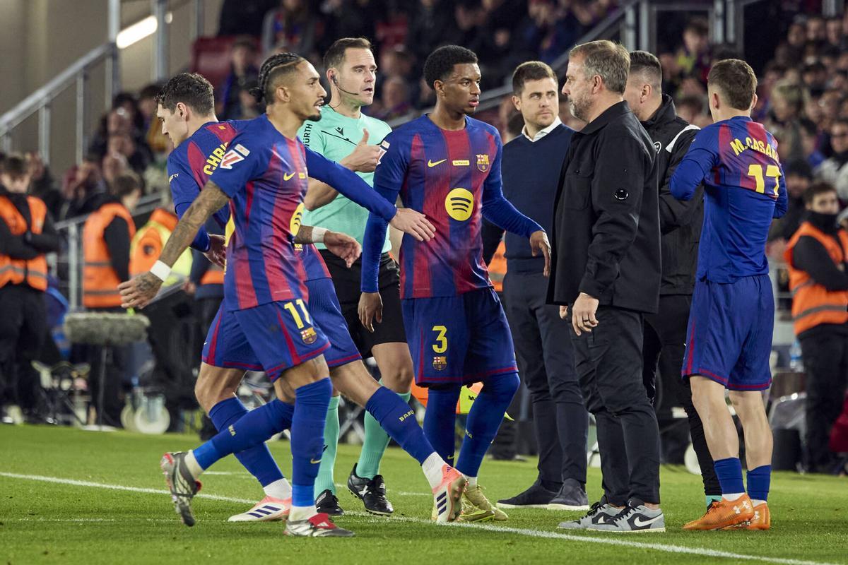 Raphinha y Balde, dos titularísimos para Flick en el Barça