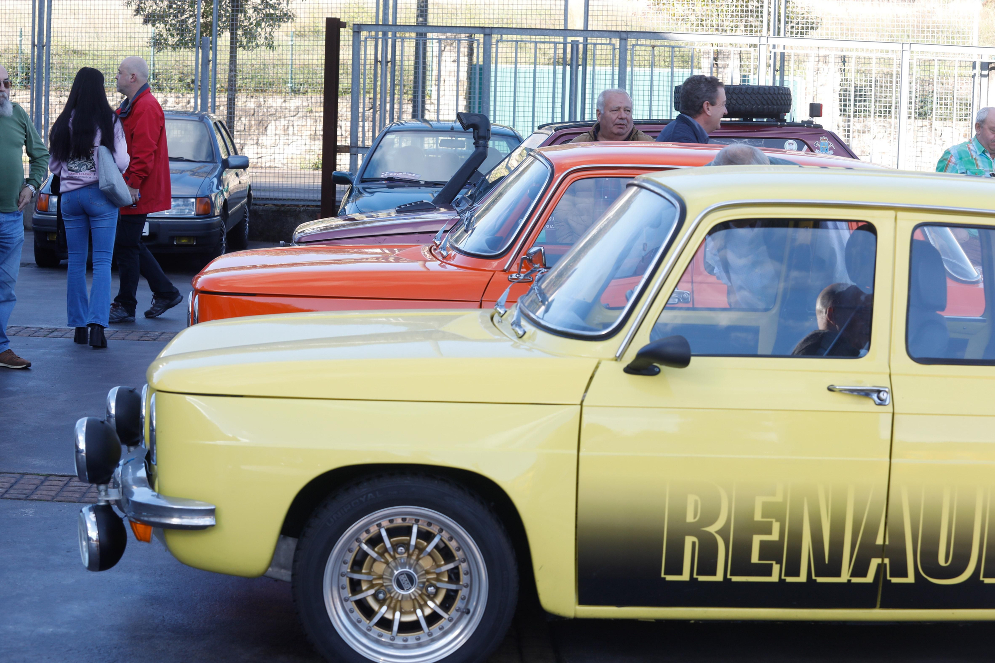 Los coches clásicos deslumbran en La Magdalena