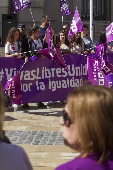 Concentración y lectura de manifiesto por el Día de la Mujer en Cartagena