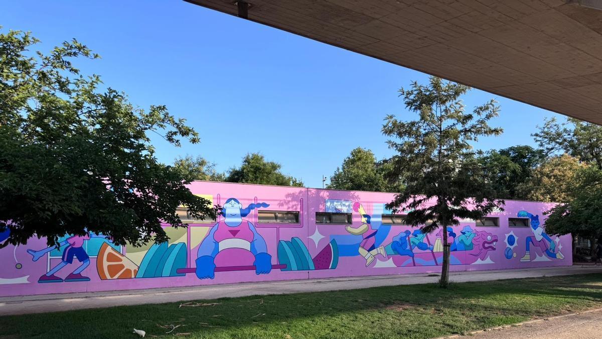 En el campo de fútbol de Pont de Fusta se ha pintado un mural LGTBIAQ+ que dejará una huella profunda en la ciudad.
