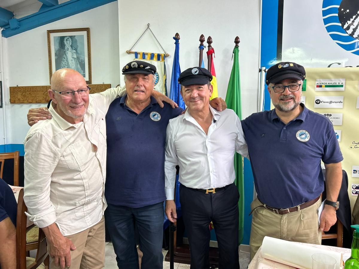 EN IMÁGENES: Carlos Suárez, fundador de La Chalana, recibe en Salinas el premio "Manzana de la buena mesa de la mar"