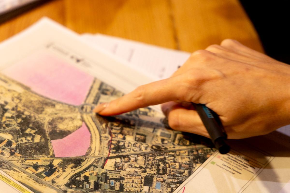 La zona coloreada de rosa se trataría de un suelo con alto riesgo de incendio, y se encuentra próximo a donde se plantaría la hoguera.