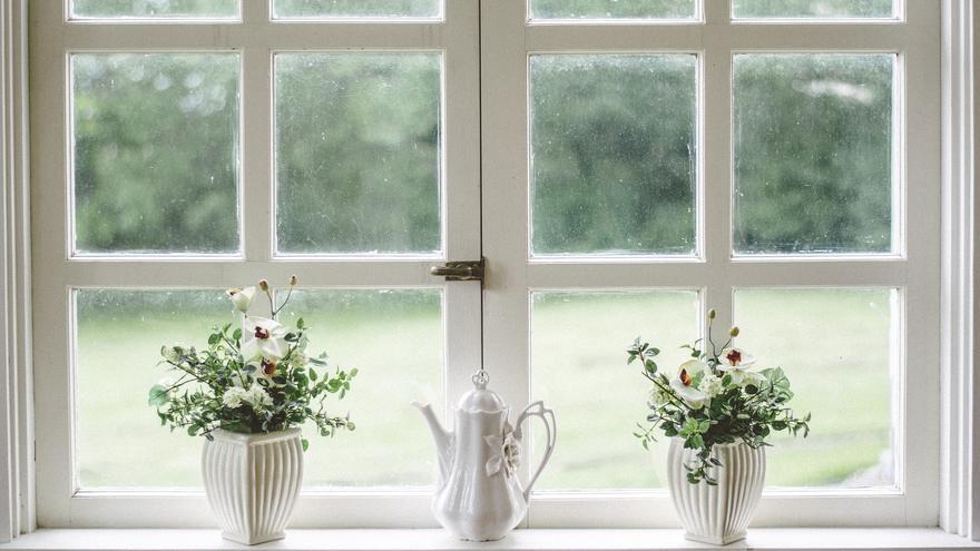 La sorprendente razón por la que debes poner vinagre en las ventanas en verano