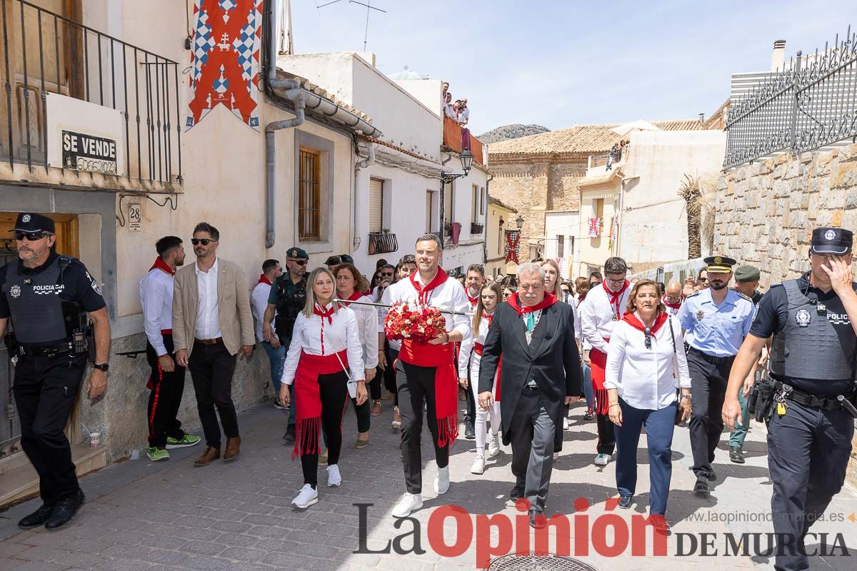 Bandeja de flores y ritual de la bendición del vino en las Fiestas de Caravaca