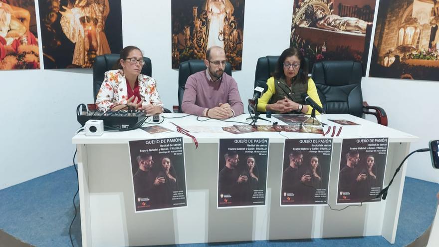 El Ayuntamiento de Trujillo elabora dípticos y pulseras para la Semana Santa