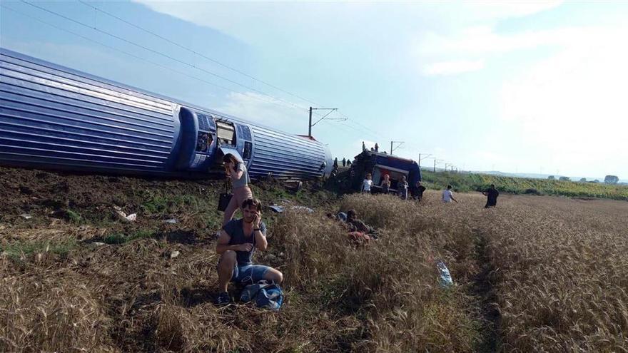 Al menos 10 muertos y más de 70 heridos en accidente de tren en Turquía