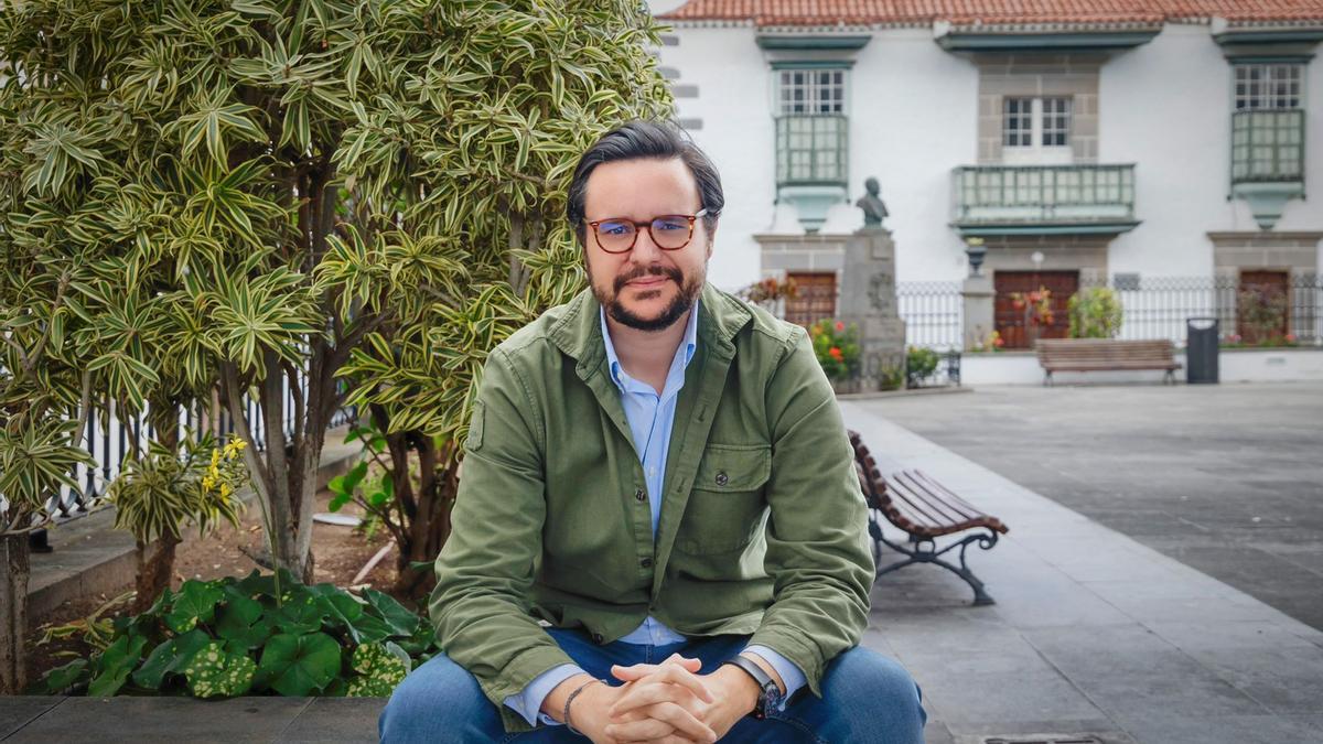 Sergio Ramos, candidato del PP a la alcaldía, junto a la plaza de San Juan, donde celebró su acto de presentación.