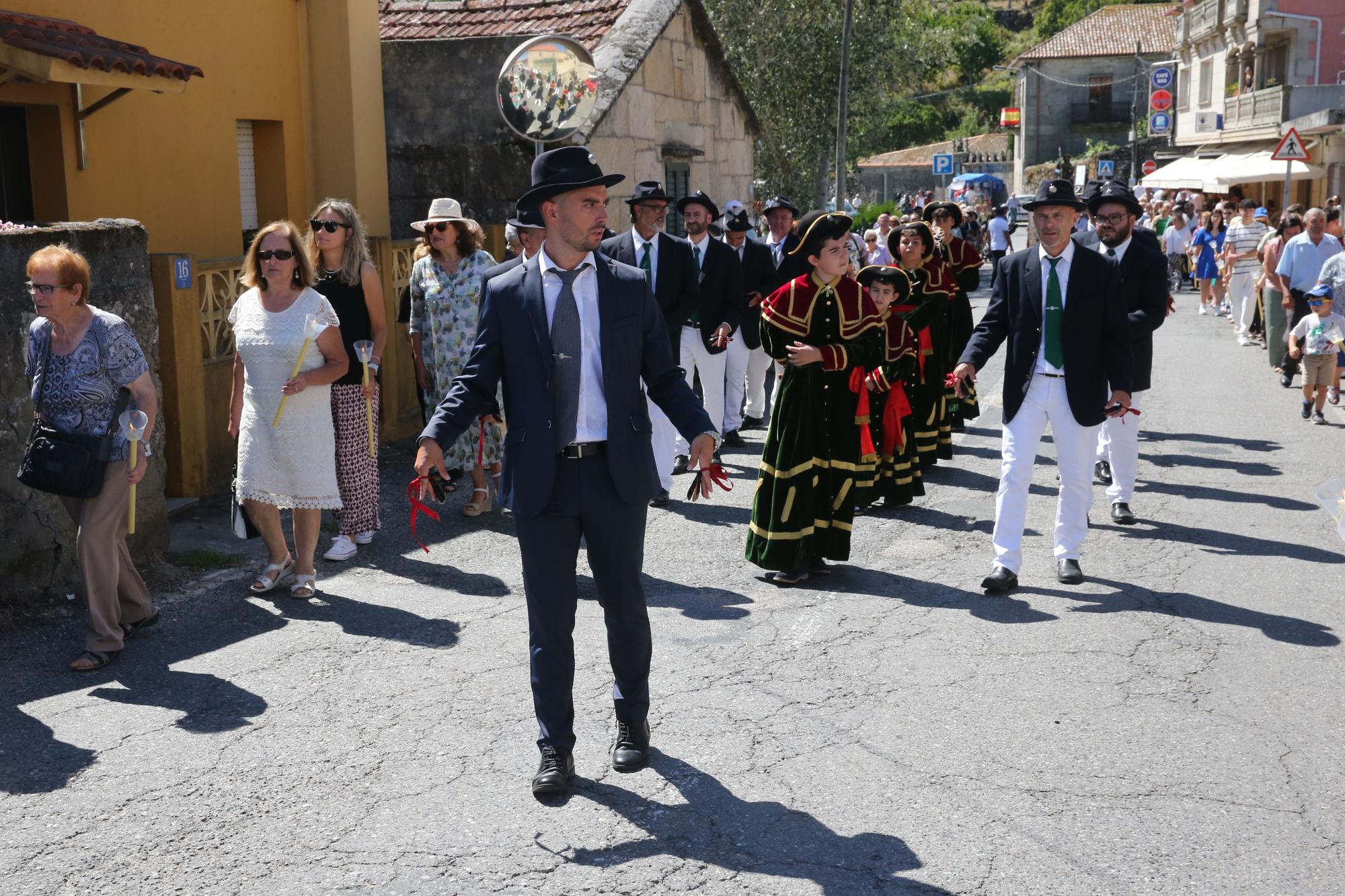 La procesión y la danza de San Roque de O Hío en imágenes (I)