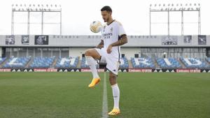 Joselu, durante su presentación como nuevo jugador del Real Madrid.