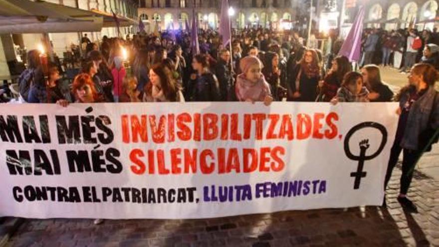 Manifestació pel dia de la dona a Girona.