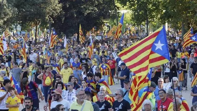 VÍDEO | Girona omple amb milers de manifestants els seus carrers per la Diada