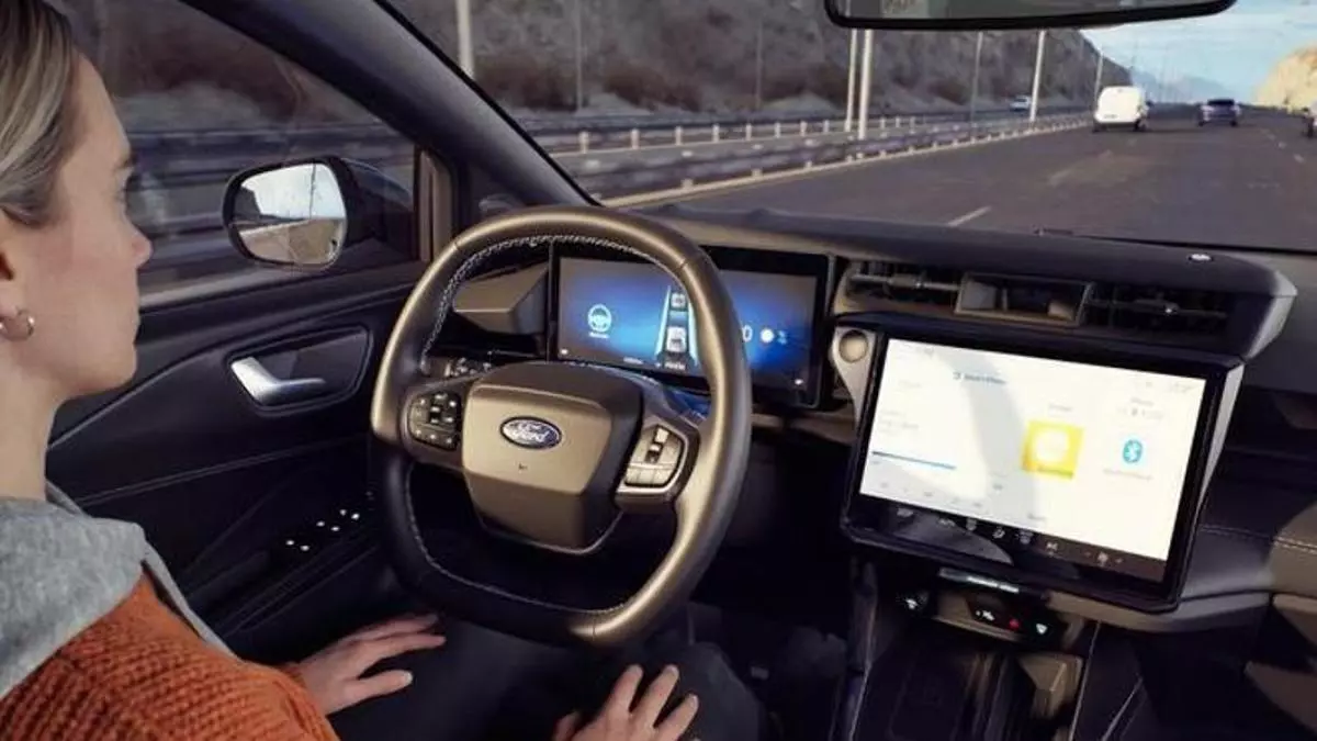 El Ford Kuga es el primer coche fabricado en España con conducción sin manos homologada