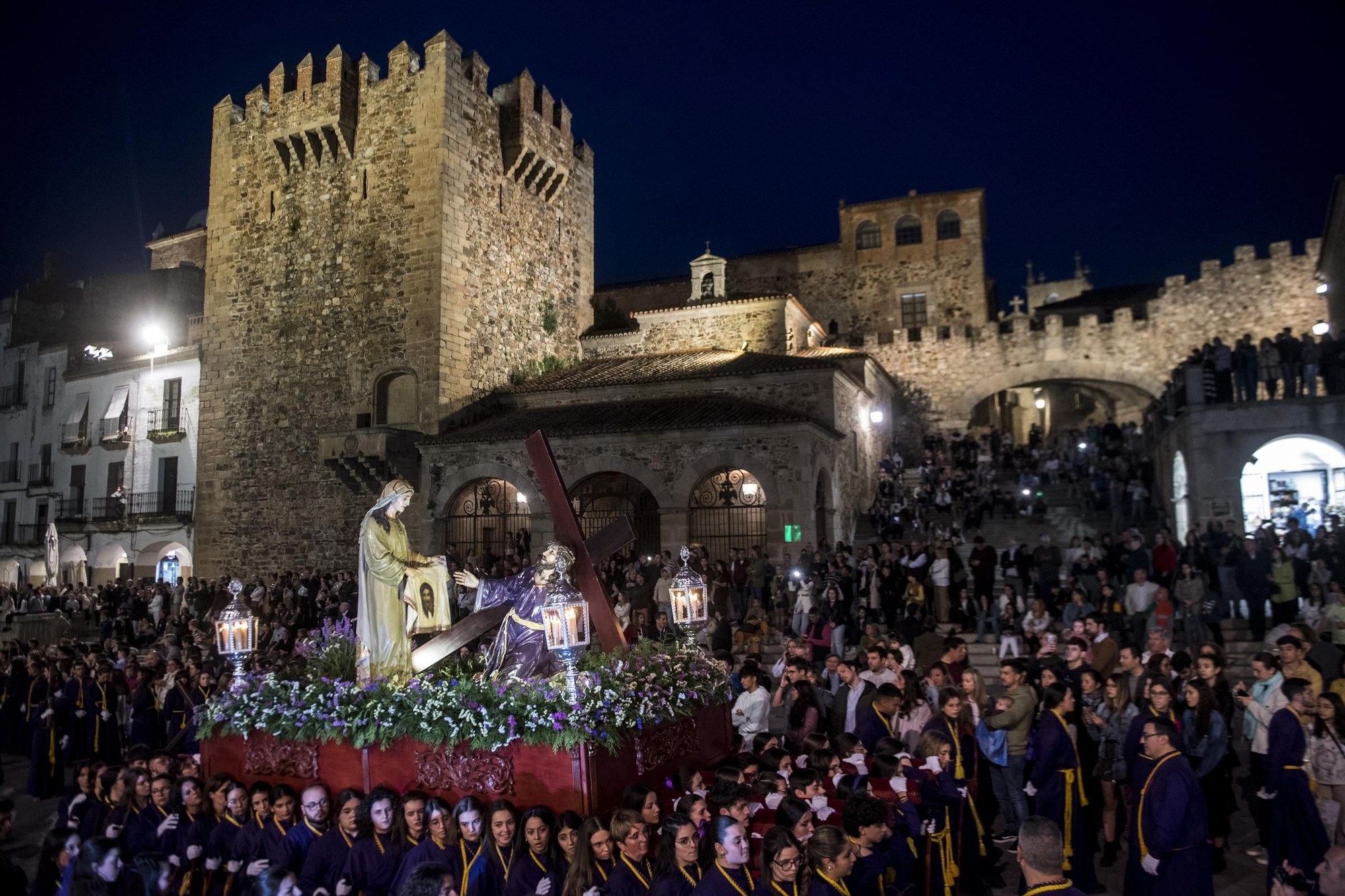 Así ha sido la procesión del Silencio del Nazareno de Cáceres