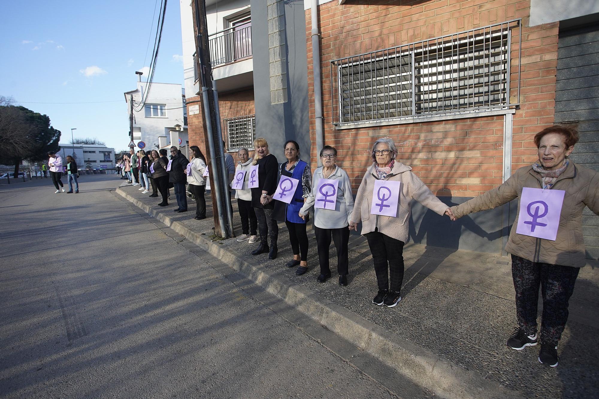 Les imatges de la cadena humana a Girona Est pel 8M