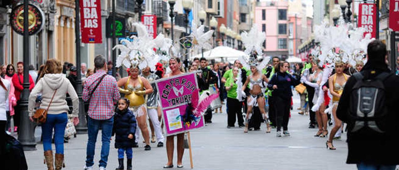 Triana acoge su fiesta comercial entre críticas a la ley de renta antigua