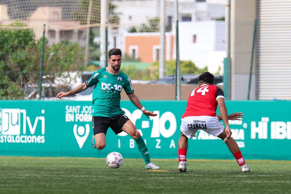 Imágenes de la derrota de la PE Sant Jordi por 1-2 ante el CD Migjorn